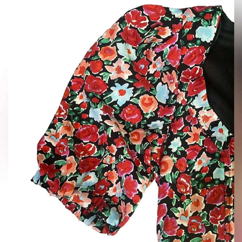 ASTR The Label Red Floral, Puff‎ Sleeve, V-Neck, Cropped Blouse, Side Zip, Small